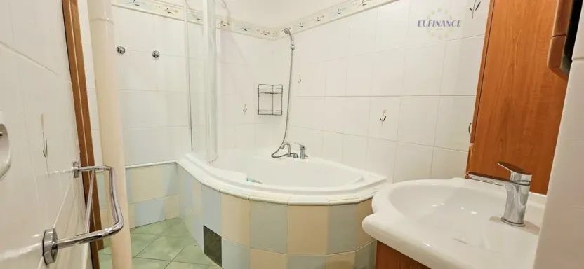 Prodej bytu 2+1, Kralupy nad Vltavou - Lobeček, nám. Mládežníků, 53 m2