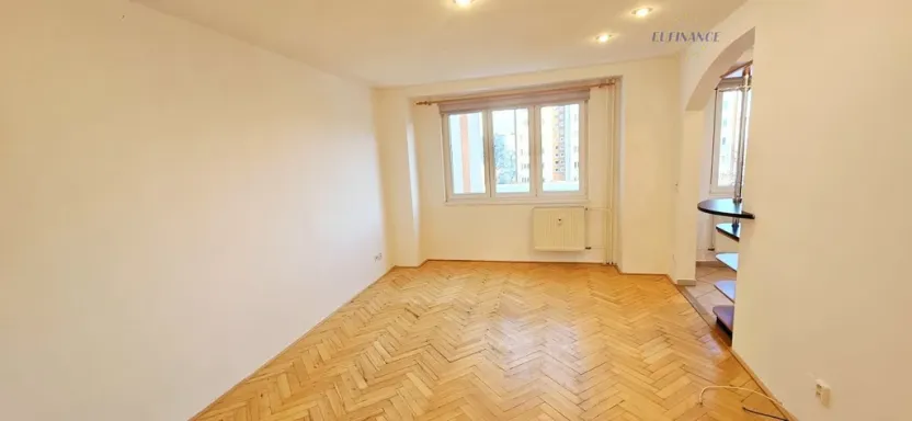 Prodej bytu 2+1, Kralupy nad Vltavou - Lobeček, nám. Mládežníků, 53 m2