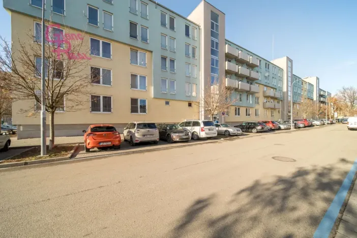 Pronájem bytu 2+kk, Brno, Zderadova, 51 m2