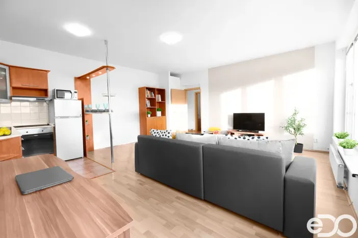 Prodej bytu 2+kk, Praha, Místecká, 49 m2