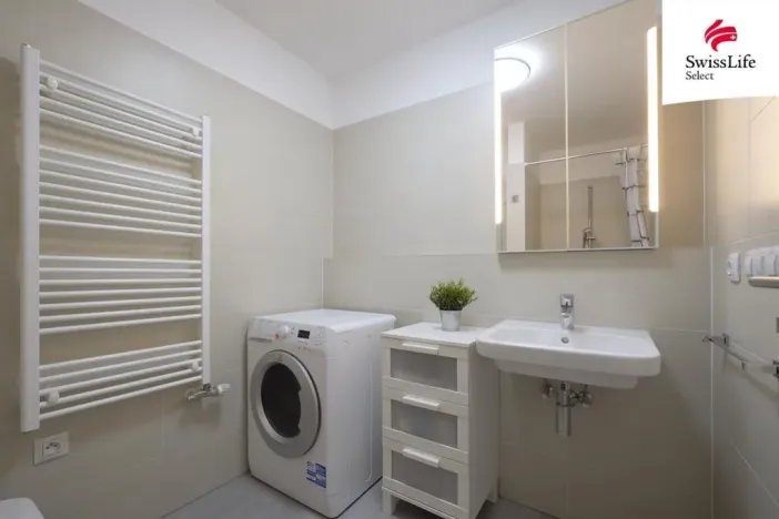 Pronájem bytu 1+kk, Praha - Karlín, Sokolovská, 34 m2