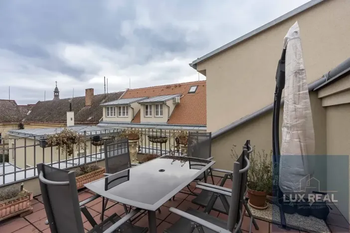 Prodej atypického bytu, Mikulov, Komenského, 164 m2
