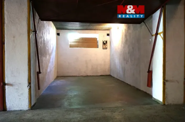 Pronájem garáže, Plzeň - Jižní Předměstí, Brožíkova, 15 m2