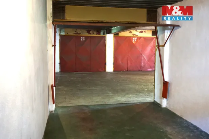 Pronájem garáže, Plzeň - Jižní Předměstí, Brožíkova, 15 m2