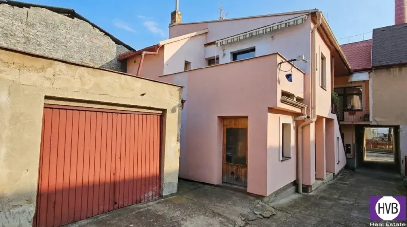 Prodej rodinného domu, Dobrovice, Palackého náměstí, 300 m2