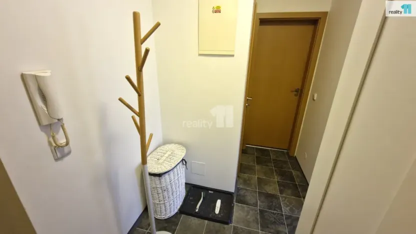 Pronájem bytu 1+kk, Praha - Hostivař, Vladycká, 33 m2