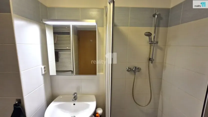 Pronájem bytu 1+kk, Praha - Hostivař, Vladycká, 33 m2