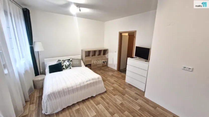 Pronájem bytu 1+kk, Praha - Hostivař, Vladycká, 33 m2