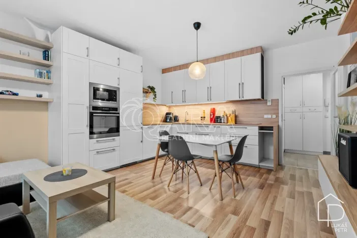 Prodej bytu 2+kk, Praha - Uhříněves, Oty Bubeníčka, 51 m2