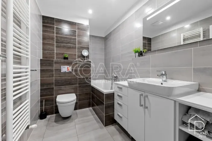 Prodej bytu 2+kk, Praha - Uhříněves, Oty Bubeníčka, 51 m2