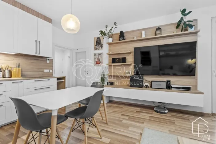 Prodej bytu 2+kk, Praha - Uhříněves, Oty Bubeníčka, 51 m2