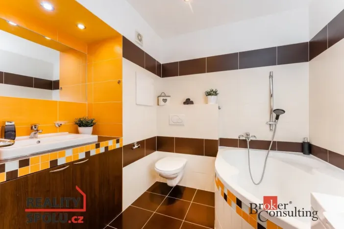 Prodej bytu 2+kk, Pardubice - Zelené Předměstí, nábřeží Závodu míru, 40 m2