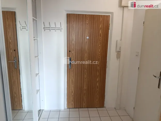 Pronájem bytu 1+kk, Praha - Kamýk, Mařatkova, 28 m2