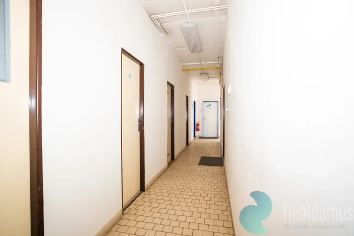 Prodej výrobních prostor, Milovice, 2255 m2