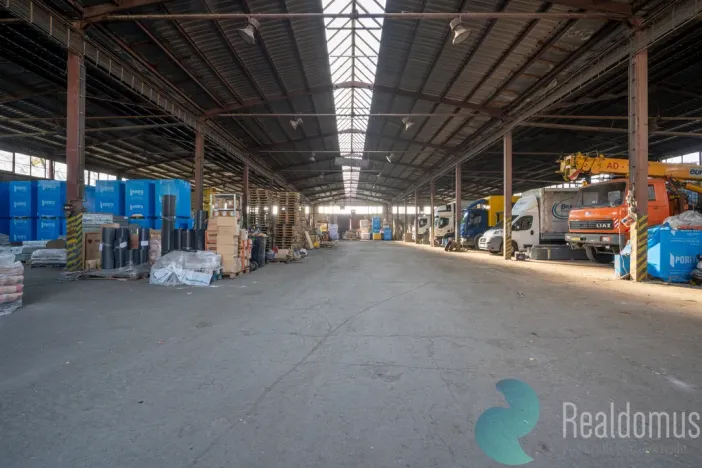 Prodej výrobních prostor, Milovice, 2255 m2
