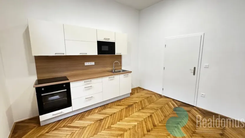 Pronájem bytu 3+kk, České Budějovice, tř. 28. října, 76 m2