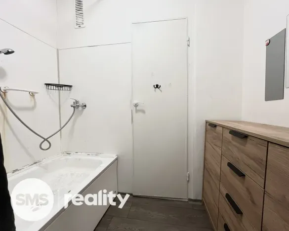 Pronájem bytu 1+1, Opava, Edvarda Beneše, 30 m2