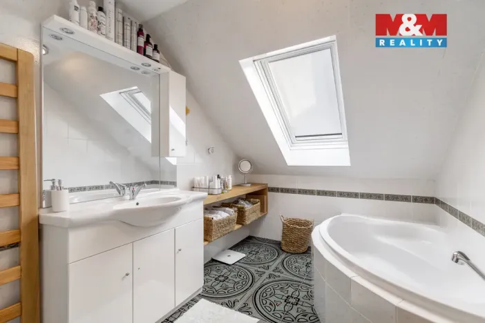 Prodej rodinného domu, Dolní Lomná, 240 m2