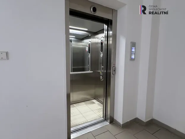 Pronájem kanceláře, Karlovy Vary, T. G. Masaryka, 110 m2