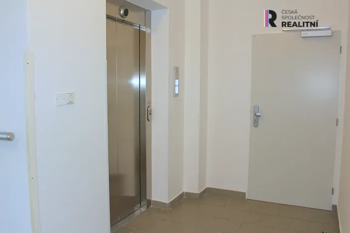 Pronájem kanceláře, Karlovy Vary, T. G. Masaryka, 42 m2