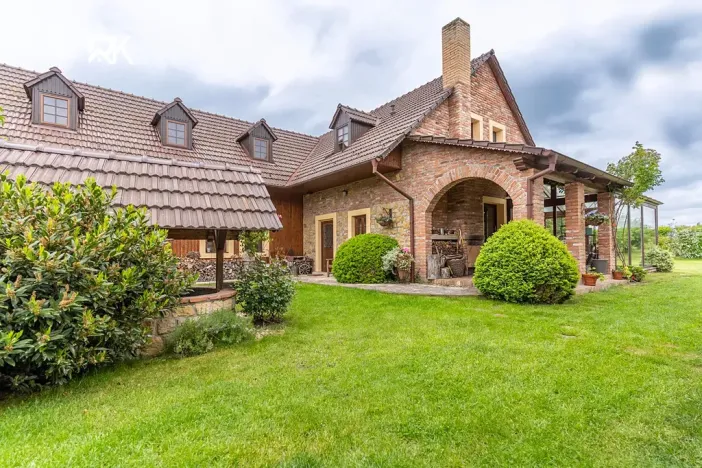 Prodej rodinného domu, Bříství, 375 m2