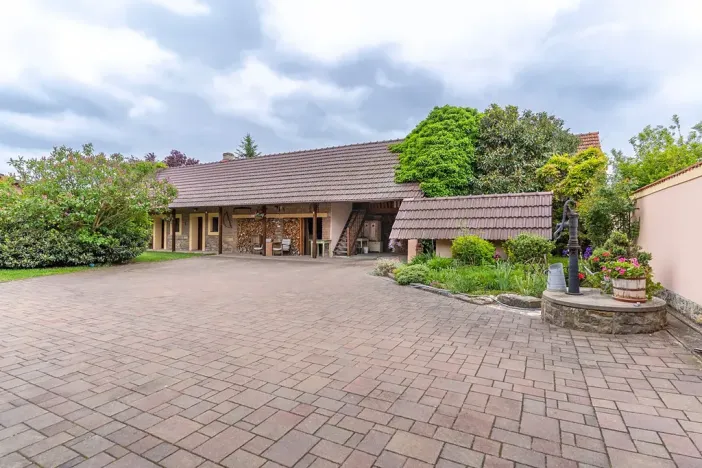 Prodej rodinného domu, Bříství, 375 m2