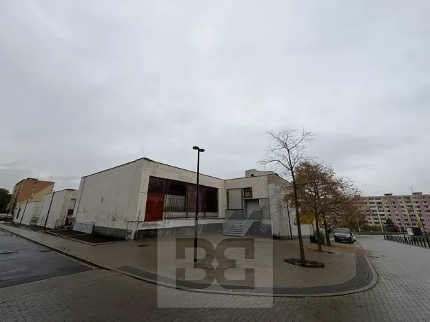 Prodej obchodního prostoru, Chomutov, Zahradní, 14070 m2