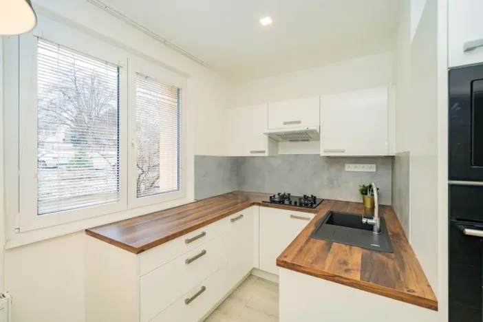 Pronájem bytu 3+1, Praha - Vokovice, Arabská, 70 m2