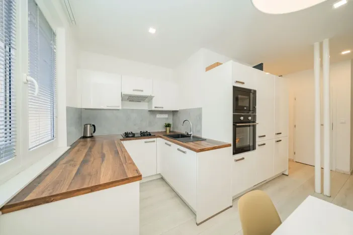 Pronájem bytu 3+1, Praha - Vokovice, Arabská, 70 m2