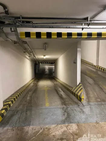 Pronájem garážového stání, Praha - Stodůlky, Petržílkova, 15 m2