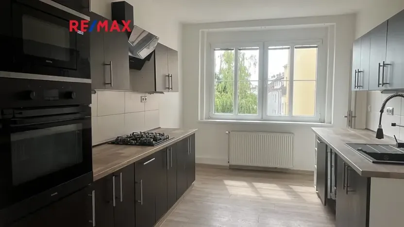 Pronájem bytu 3+1, Kladno, Poštovní náměstí, 89 m2