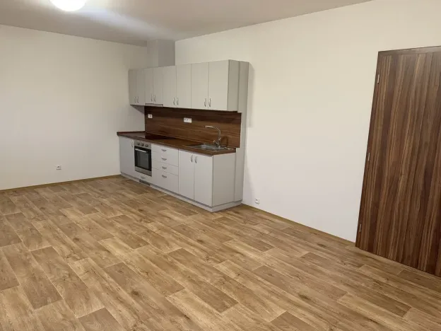 Pronájem bytu 1+kk, Napajedla, Masarykovo náměstí, 37 m2