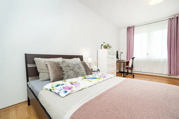 Pronájem bytu 2+kk, Praha - Řeporyje, Wiesenthalova, 59 m2