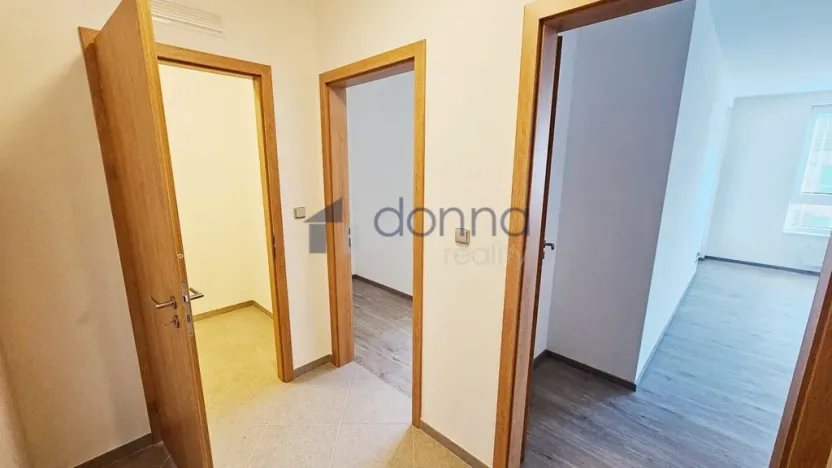 Pronájem bytu 2+kk, Praha, Stočesova, 57 m2