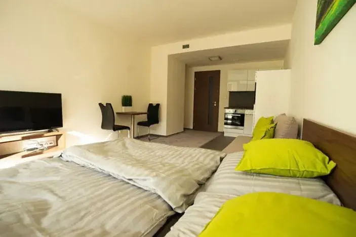 Pronájem bytu 1+kk, Praha - Košíře, Hlaváčkova, 32 m2