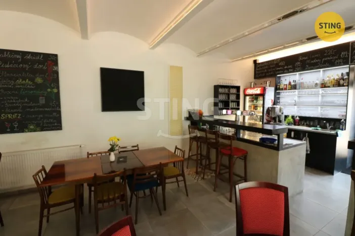 Pronájem obchodního prostoru, Žďár nad Sázavou, nám. Republiky, 103 m2