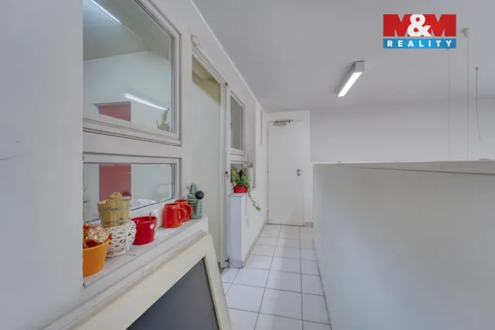 Pronájem obchodního prostoru, Praha - Vinohrady, Vinohradská, 161 m2