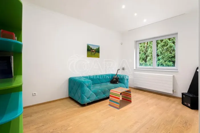 Prodej rodinného domu, Praha - Kolovraty, V louce, 495 m2