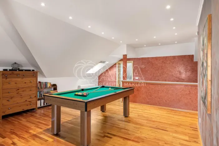 Prodej rodinného domu, Praha - Kolovraty, V louce, 495 m2