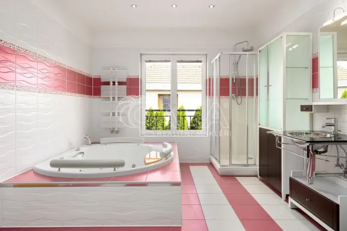 Prodej rodinného domu, Praha - Kolovraty, V louce, 495 m2