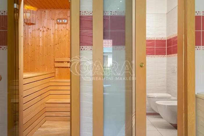 Prodej rodinného domu, Praha - Kolovraty, V louce, 495 m2