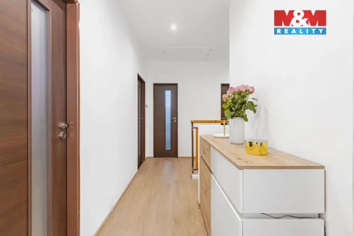 Prodej rodinného domu, Loza, 189 m2