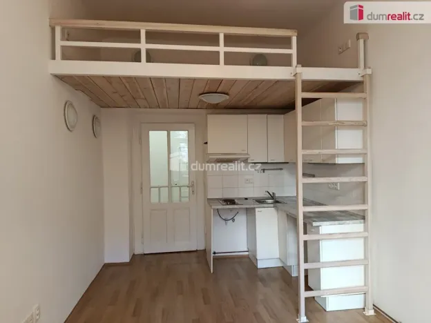 Pronájem bytu 1+kk, Praha - Vršovice, Na spojce, 22 m2