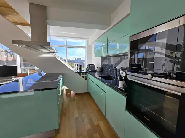 Pronájem atypického bytu, Praha - Smíchov, Kobrova, 182 m2