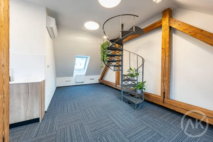 Pronájem kanceláře, Ostrava - Mariánské Hory, Nivnická, 72 m2