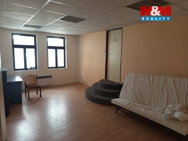 Pronájem skladu, Doksy, Valdštejnská, 1730 m2