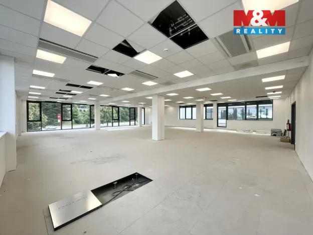 Pronájem obchodního prostoru, Brno - Lesná, Okružní, 274 m2