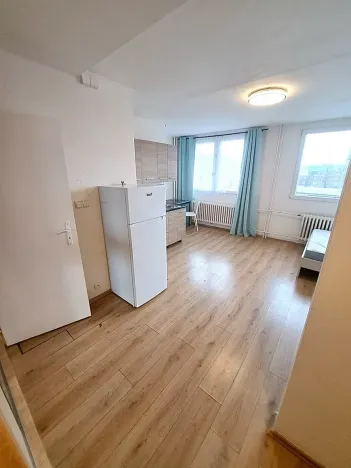 Pronájem bytu 1+kk, Praha - Vysočany, U vinných sklepů, 28 m2