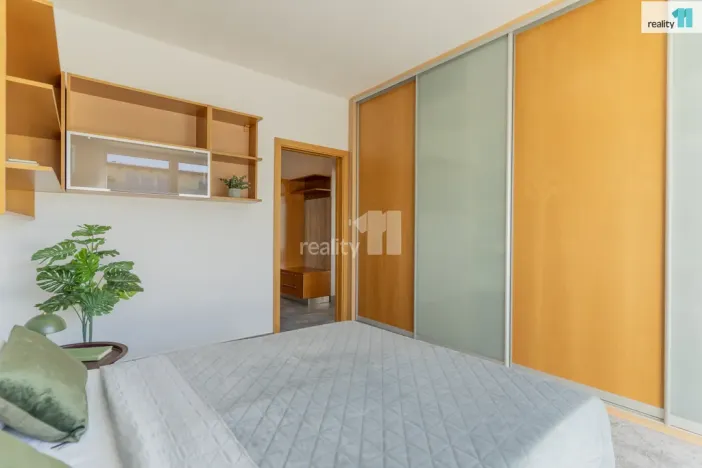 Prodej bytu 2+kk, Jesenice, Sluneční, 63 m2