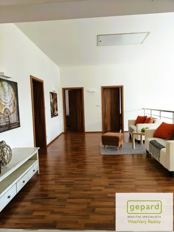 Prodej rodinného domu, Nová Role - Mezirolí, 310 m2